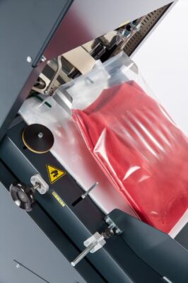 PV40 Bagging machine for folded garments